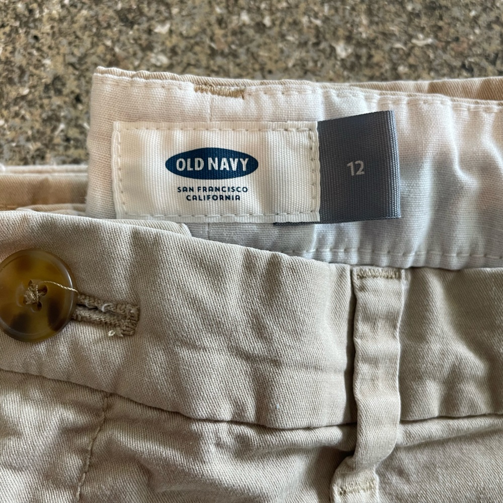 Old Navy 3 inch khaki shorts